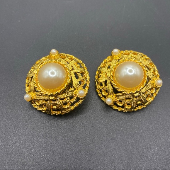 Baroque SIGNED IVANA Pearl Clip On Statement Earrings - Picture 1 of 4